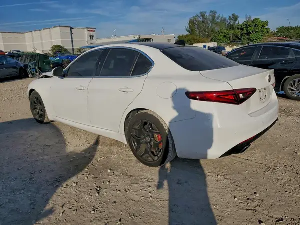 ZARFAMBNXL7639284 2020 ALFA ROMEO GIULIA - Image 2
