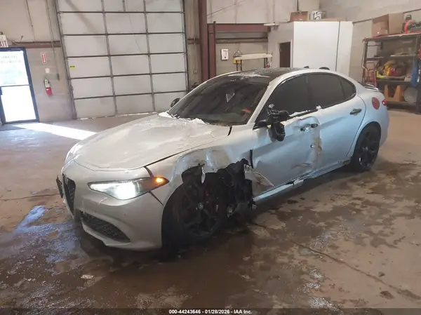 ZARFAMBNXL7640449 2020 ALFA ROMEO GIULIA - Image 2