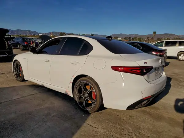 ZARFAMBNXN7664849 2022 ALFA ROMEO GIULIA - Image 2