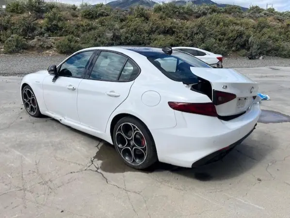 ZARFAMBNXN7664866 2022 ALFA ROMEO GIULIA - Image 2