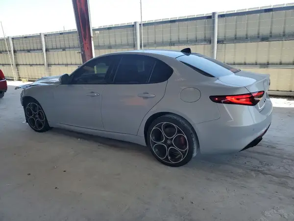 ZARFAMBNXP7667902 2023 ALFA ROMEO GIULIA - Image 2