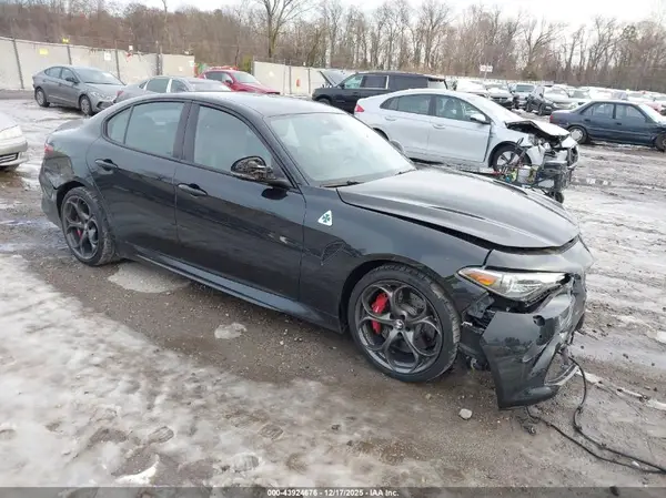 ZARFAMEV0M7648976 2021 ALFA ROMEO GIULIA