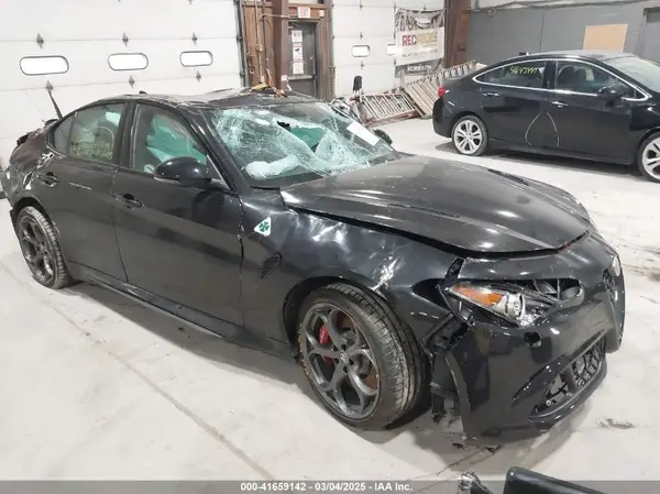 ZARFAMEV0P7673462 2023 ALFA ROMEO GIULIA - Image 1