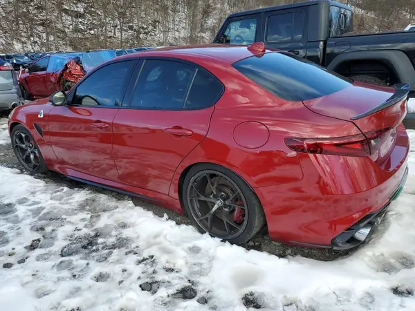 ZARFAMEV2K7604376 2019 ALFA ROMEO GIULIA - Image 2