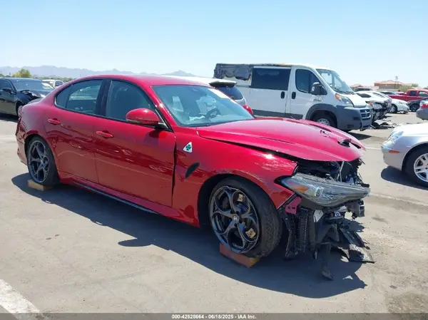 ZARFAMEV2M7644718 2021 ALFA ROMEO GIULIA - Image 1