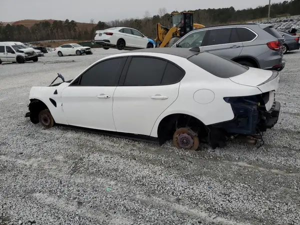 ZARFAMEV7K7611582 2019 ALFA ROMEO GIULIA - Image 2