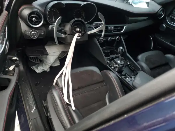ZARFAMEV7K7611582 2019 ALFA ROMEO GIULIA - Image 8