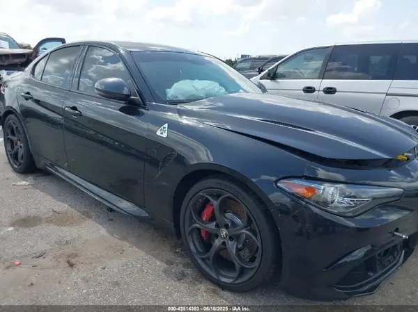 ZARFAMEV9P7674979 2023 ALFA ROMEO GIULIA - Image 1