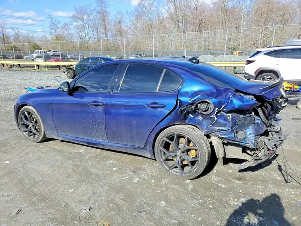 ZARFANAN0K7613945 2019 ALFA ROMEO GIULIA - Image 2