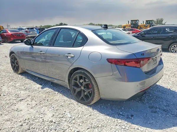 ZARFANAN1K7613338 2019 ALFA ROMEO GIULIA - Image 2