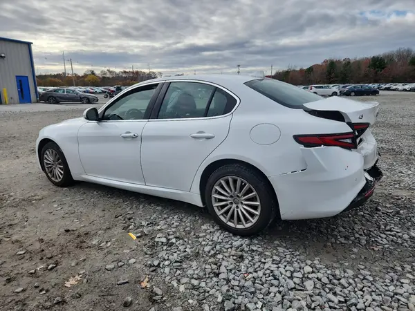 ZARFANAN1M7644589 2021 ALFA ROMEO GIULIA - Image 2