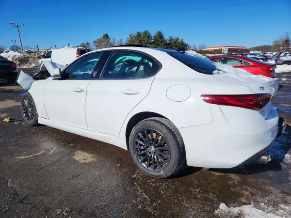 ZARFANAN1N7656727 2022 ALFA ROMEO GIULIA - Image 2