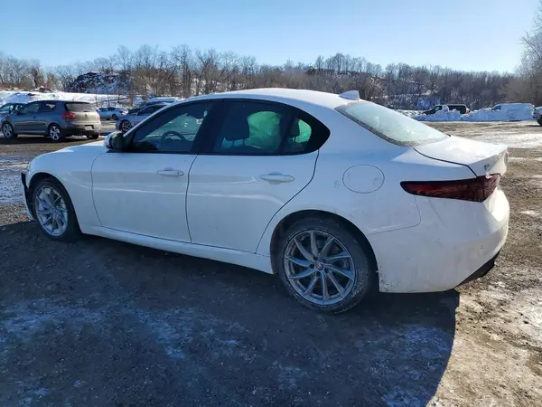 ZARFANAN1N7660289 2022 ALFA ROMEO GIULIA - Image 2