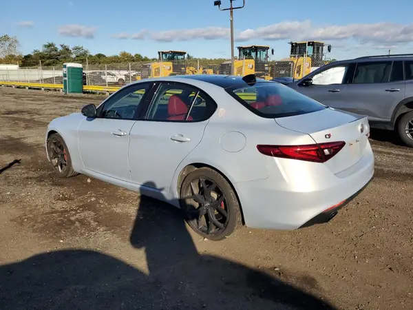 ZARFANAN4L7638039 2020 ALFA ROMEO GIULIA - Image 2