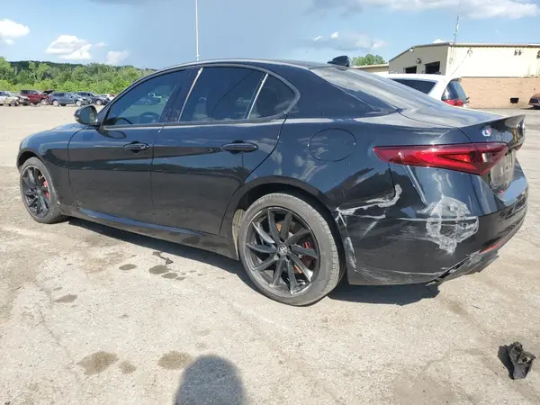 ZARFANAN5N7657721 2022 ALFA ROMEO GIULIA - Image 2