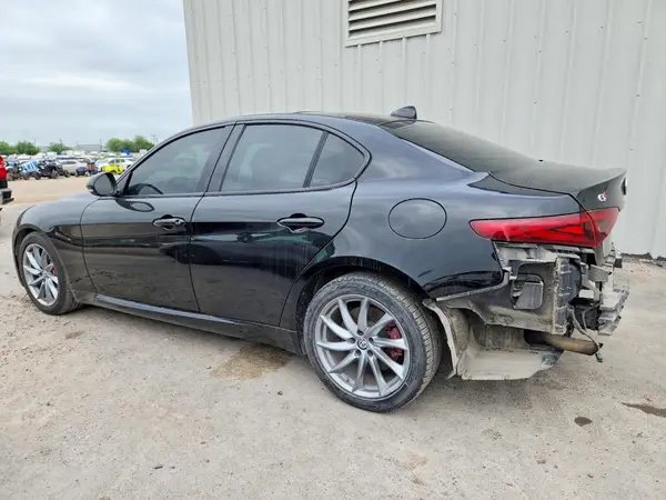 ZARFANAN6K7619930 2019 ALFA ROMEO GIULIA - Image 2