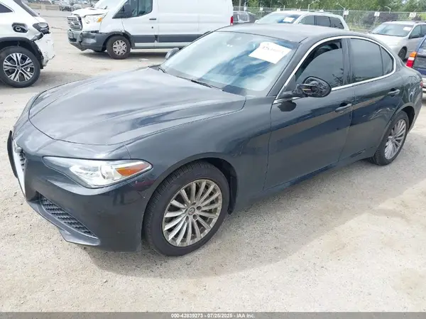 ZARFANAN8M7640653 2021 ALFA ROMEO GIULIA - Image 2