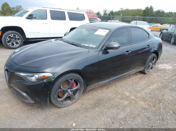 ZARFANANXK7615721 2019 ALFA ROMEO GIULIA - Image 2