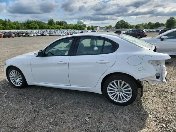 ZARFANANXN7660310 2022 ALFA ROMEO GIULIA - Image 2
