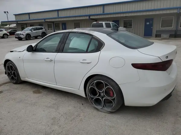 ZARFANBN0N7656393 2022 ALFA ROMEO GIULIA - Image 2