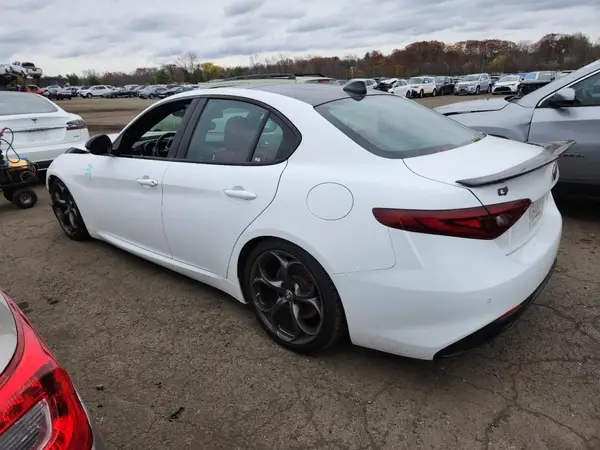 ZARFANBN1M7643814 2021 ALFA ROMEO GIULIA - Image 2