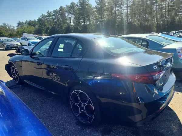 ZARFANBN1N7652787 2022 ALFA ROMEO GIULIA - Image 2