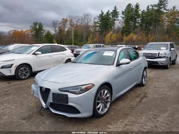 ZARFANBN1N7653180 2022 ALFA ROMEO GIULIA - Image 2
