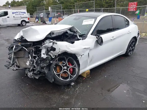 ZARFANBN1N7654460 2022 ALFA ROMEO GIULIA - Image 2