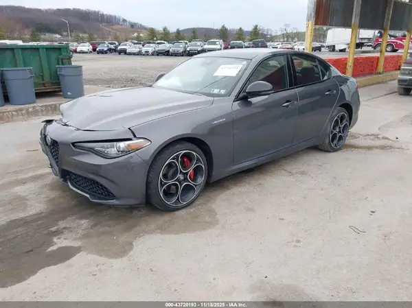 ZARFANBN1N7659075 2022 ALFA ROMEO GIULIA - Image 2