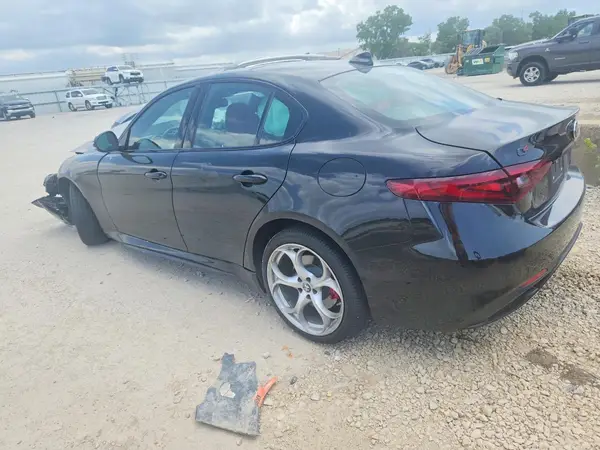 ZARFANBN2M7642364 2021 ALFA ROMEO GIULIA - Image 2
