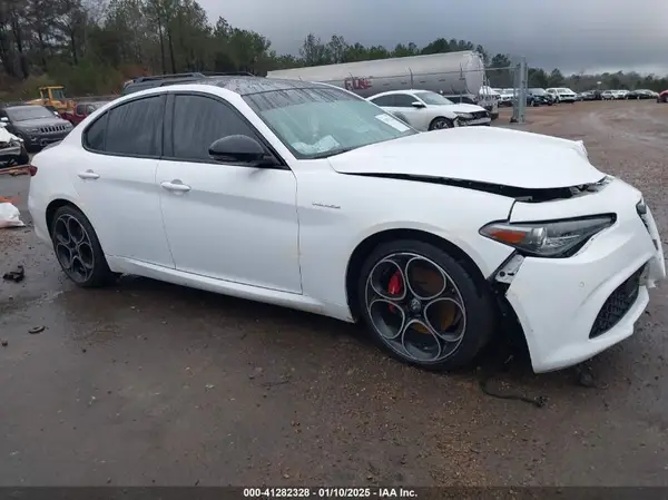 ZARFANBN2N7663474 2022 ALFA ROMEO GIULIA - Image 1