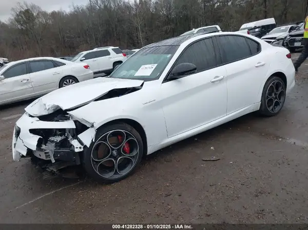 ZARFANBN2N7663474 2022 ALFA ROMEO GIULIA - Image 2