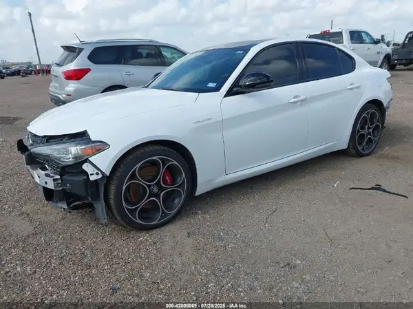 ZARFANBN2N7665760 2022 ALFA ROMEO GIULIA - Image 2