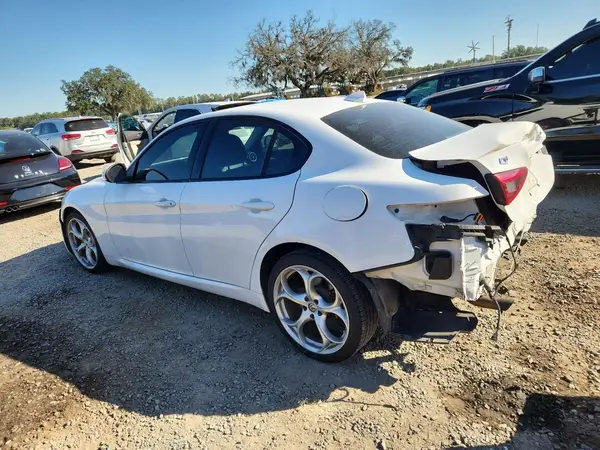 ZARFANBN3K7608138 2019 ALFA ROMEO GIULIA - Image 2
