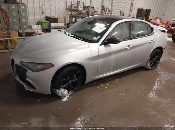 ZARFANBN3K7611671 2019 ALFA ROMEO GIULIA - Image 2