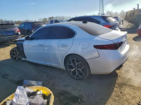 ZARFANBN3M7645483 2021 ALFA ROMEO GIULIA - Image 2