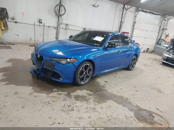 ZARFANBN3N7652533 2022 ALFA ROMEO GIULIA - Image 2