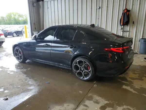 ZARFANBN3N7659045 2022 ALFA ROMEO GIULIA - Image 2