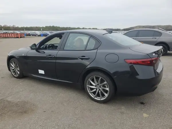 ZARFANBN3N7660809 2022 ALFA ROMEO GIULIA - Image 2