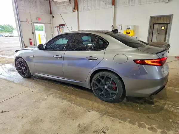 ZARFANBN4K7616295 2019 ALFA ROMEO GIULIA - Image 2