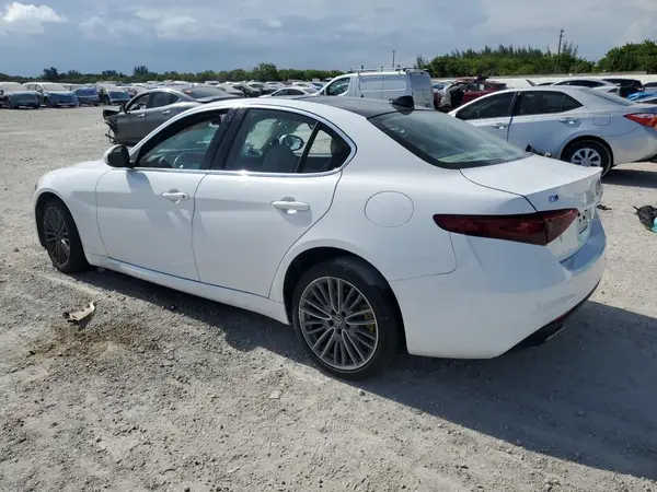 ZARFANBN4L7633583 2020 ALFA ROMEO GIULIA - Image 2