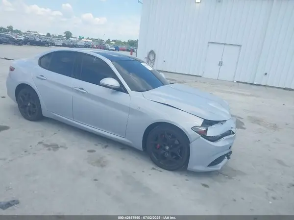 ZARFANBN4N7662455 2022 ALFA ROMEO GIULIA - Image 1