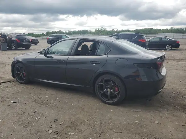 ZARFANBN5K7622283 2019 ALFA ROMEO GIULIA - Image 2