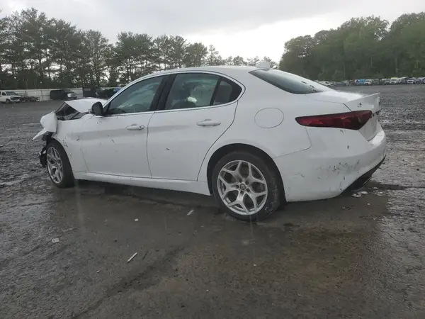 ZARFANBN5L7635942 2020 ALFA ROMEO GIULIA - Image 2