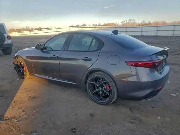 ZARFANBN5M7648546 2021 ALFA ROMEO GIULIA - Image 2