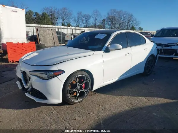 ZARFANBN5N7653117 2022 ALFA ROMEO GIULIA - Image 2