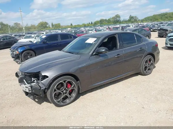 ZARFANBN5N7663713 2022 ALFA ROMEO GIULIA - Image 2