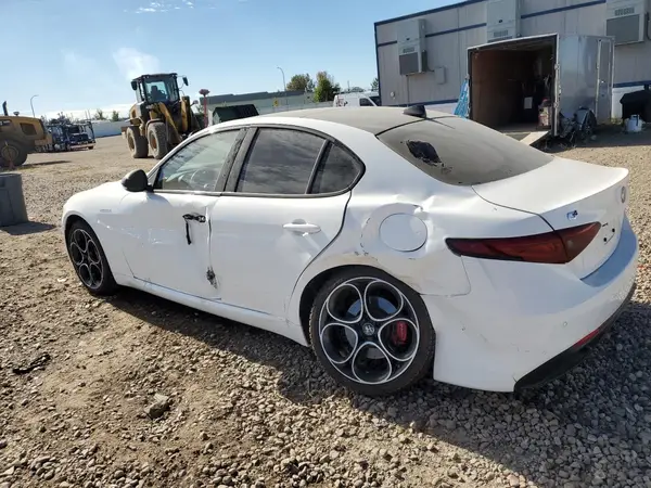 ZARFANBN5N7665638 2022 ALFA ROMEO GIULIA - Image 2