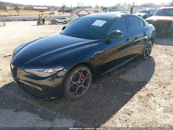 ZARFANBN5P7668901 2023 ALFA ROMEO GIULIA - Image 2