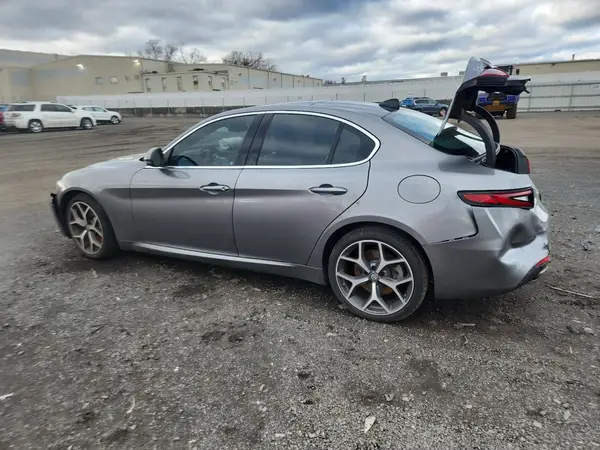 ZARFANBN7K7608787 2019 ALFA ROMEO GIULIA - Image 2